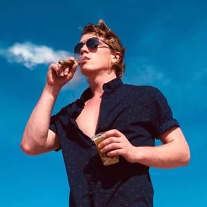 Meet your Posher, Jonathan